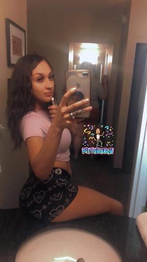 Instagram - @alexislovexo69 NEW snapchat - @lovemelexixo thin charming lexi 😍🥰 Hygiene in a must Upsacle gentleman on...